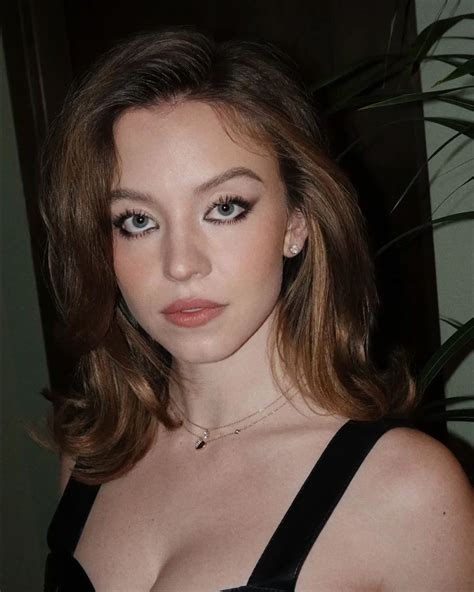 sydney sweeney tit|Critique of Sydney Sweeneys boobs goes viral: Arent that big